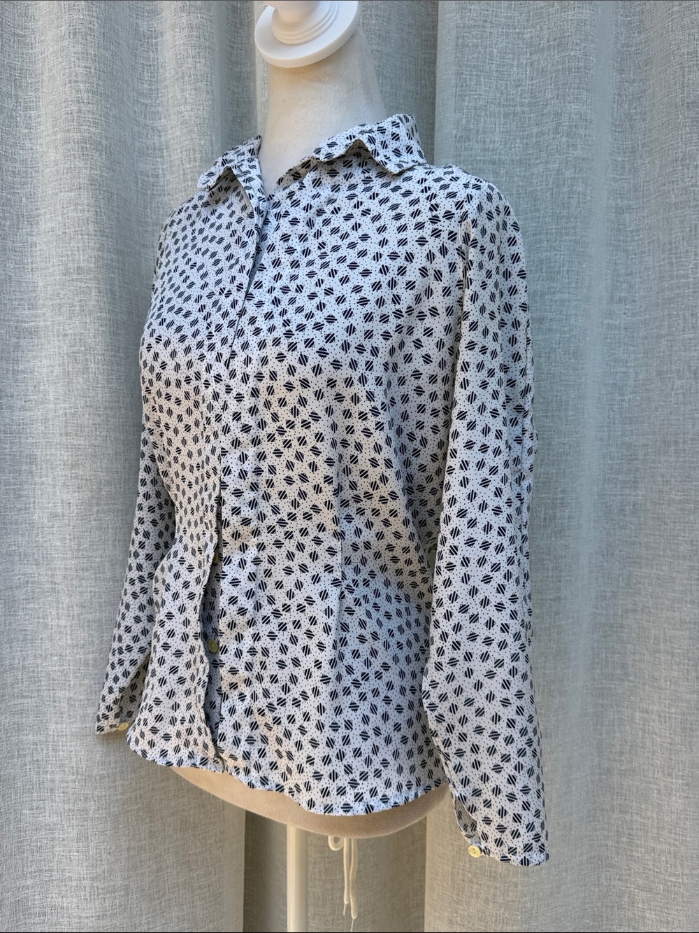 Michelle Stuart blue white button down blouse